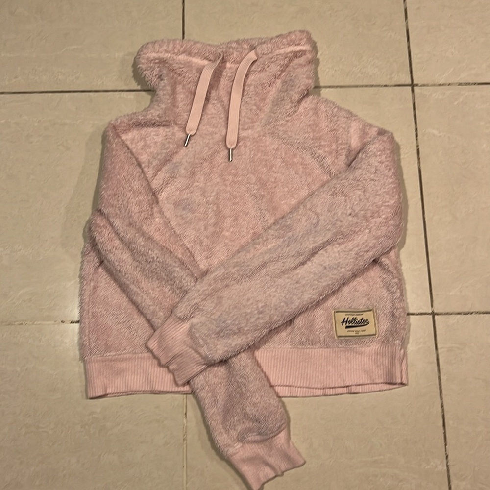 4/$20 Women’s M Teddy Sweater
